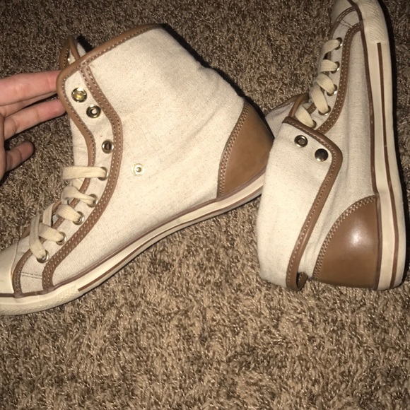 Shoes - Picture 5 of 5